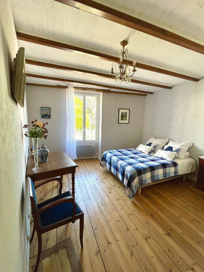 Bed and Breakfast Chez Sarah - L'Escapade Javerlhac-et-la-Chapelle-Saint-Robert Екстер'єр фото