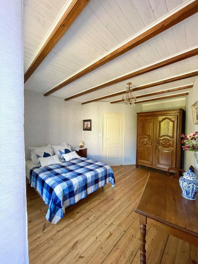 Bed and Breakfast Chez Sarah - L'Escapade Javerlhac-et-la-Chapelle-Saint-Robert Екстер'єр фото